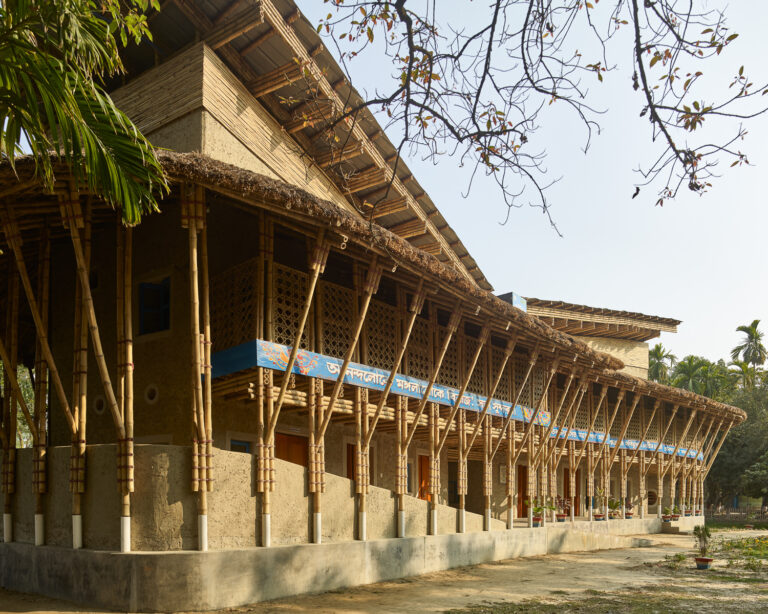 Anandaloy: Centre for PwD + tailoring workshop_Studio Anna Heringer___©_KURT HOERBST 2020