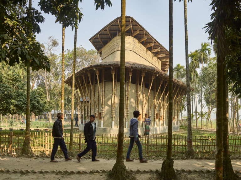 Anandaloy: Centre for PwD + tailoring workshop_Studio Anna Heringer___©_KURT HOERBST 2020